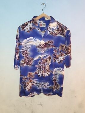 Hilo Hattie Blue and White Island Print Shirt
